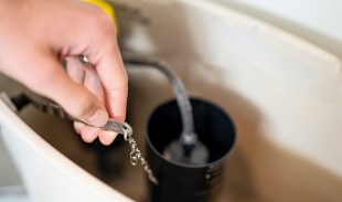 3 Ways to Manually Flush a Toilet