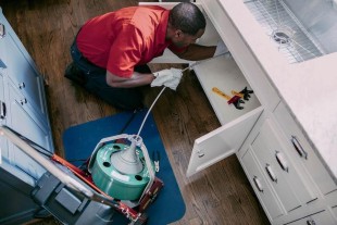 How Professionals Clean Drains Without Damage