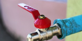 How to Turn Off Main Water Valve
