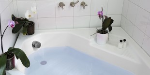 How to Unclog a Bathtub